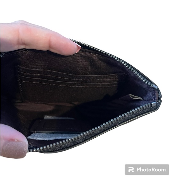 DISNEY COACH CORNER ZIP WRISTLET 
WITH HOLIDAY PRINT - Picture 5 of 7